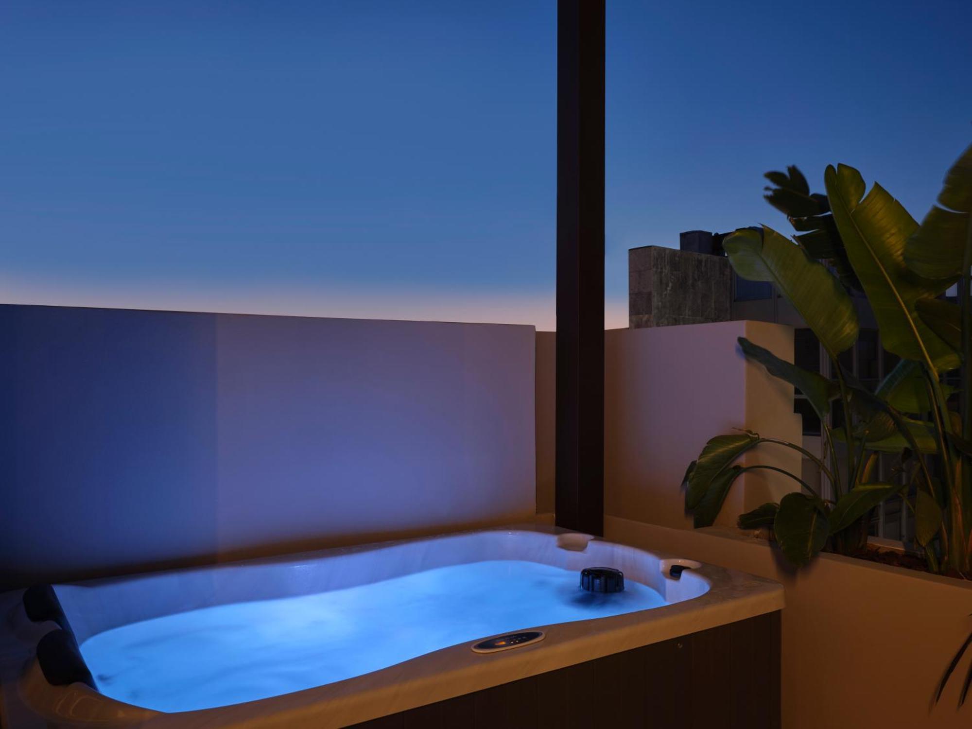 Nur Edge Aparthotel - Acropolis Skyline Athena Bagian luar foto